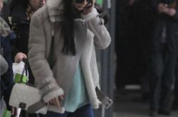 杨幂怀孕8月晒自拍照 脸尖眼神温柔有母爱 