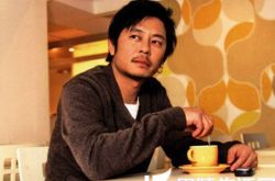 王杰有几个孩子呢？乐坛出道二十周年歌迷自制经典纪念册 