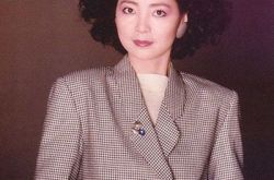 山茶花歌曲邓丽君倾情演唱 词曲打动人心引人落泪 