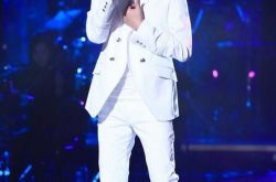 《中国之星》孙楠歌曲红旗飘飘夺冠 曝其高烧献唱仍旧夺冠 