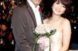 言承旭和老婆结婚照晒出 十指紧扣羡煞旁人 