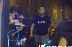 张一山喝多了！ 当街撒尿热吻男性友人