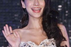 杨颖的偶像唱的歌 与GD见面全场面带羞涩 