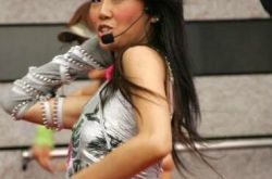 王蓉你到底爱不爱我？ 神曲女王自曝平时爱文艺 