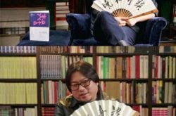 高晓松节目遭停播被网友质疑 微博晒儿时旧照竟被吐槽 