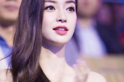 杨颖唱的听海竟然没走调 baby被贴“走音天后”标签 