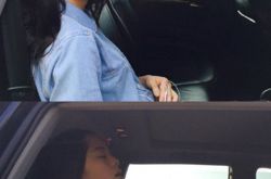 欧阳娜娜晒个人照眼神忧郁 新影片化身打女令网友期待 