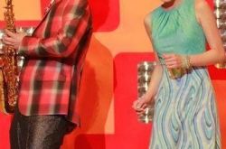 佘诗曼马浚伟吻戏激情四射 几年后两人回无线感恩 