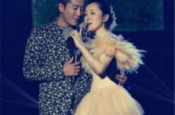 毛宁杨钰莹怀旧演唱会引尖叫 歌迷大喊在一起 