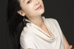 女演员王姬的老公照片英俊潇洒 二人感情上历经磨难终成眷属 