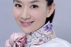 著名主持人王芳微博名叫什么 与员工畅谈子女教育 