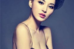 莫小棋身材图片性感无限 自称世界太复杂需要做减法 