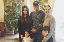 刘烨一家会友家庭美满 与旧爱谢娜分手内幕遭扒 