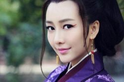 王鸥琅琊榜演秦般若获赞 再度败给靳东落魄躺街上 