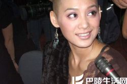 宁静光头造型引观众猜测 昔日靓丽的秀发不如往日繁茂 
