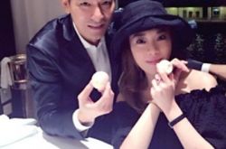 刘德华姐姐图片显青涩 华仔赠妻2.3亿豪宅 