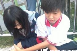 左溢与邱欣怡什么关系？ 溢少从小开始练习唱歌 