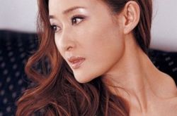 佟瑞欣前妻盖丽丽吻戏图片流出 哺乳照引发热议 