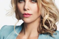 南非珍珠查理兹 塞隆图片性感放送 明明可以靠脸却要拼演技 