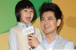 林志颖宣布妻子怀二胎疑似双胞胎 其妻子腹部明显隆起 