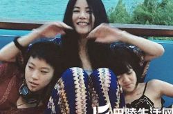 王菲47岁庆生满满的幸福 母女三人依偎在一起 