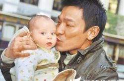 不老男神刘德华女儿正面照曝光 自曝曾用多种办法护女 