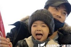 权相佑儿子曝光 网友：一个模子印的 