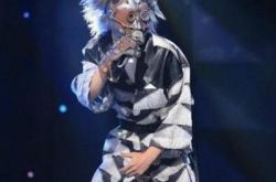 摘星怪张玮唱的歌有哪几首 《吻得太逼真》深情演绎 