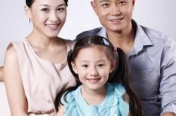 主持人乐嘉老婆李雪曝光 网友评论女儿颜值高 