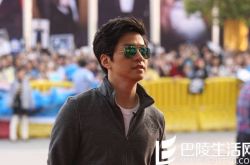 朱孝天和李健绯闻女友韩雯雯热恋同居 旧爱发文讽其是渣男 