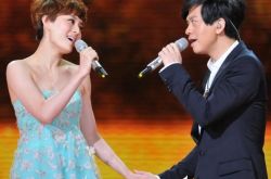 李健春晚歌曲携手娘娘孙俪 默契对唱风吹麦浪成蛇年金曲 