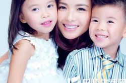 刘涛王珂晒儿女照 一家集体“北京瘫” 