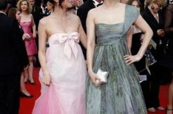 李菲儿胸部曝光照流出 裙子滑落乳贴全暴露 