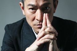 刘德华何韵诗牵手宣传新片 共同许下圣诞愿望 