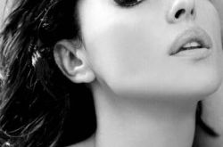 莫妮卡贝鲁奇高清写真发福利 性感女神年近五十风韵依旧 