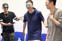 黄渤孙红雷片酬大pk 两人私下感情深厚 