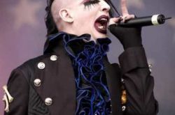 玛丽莲曼森演唱会上被打 魔鬼与神的结合体 