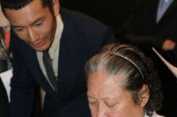 黄晓明洪金宝关系怎么样 教主抛弃偶像包袱敢于自黑 