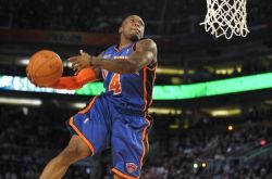 内特罗宾逊弹跳与韦伯对比 两人都是NBA矮个子弹跳牛人 