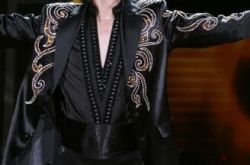 凌征辉是不是混血儿 外形酷似费翔唱功到底怎样 