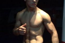 少林第一武僧一龙出场费达百万 打翻法国金腰带 