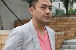 还珠格格朱宏嘉图片 自嘲盼大家不要仅记住“箫剑” 