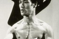 一代宗师李小龙死亡时间是多少 那晚究竟发生了什么 