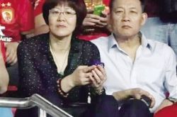女排教练郎平第一任老公是谁呢 为了事业放弃了爱情 