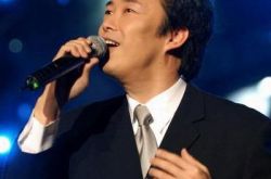 经典老歌手费玉清 美声歌王在幕后待人也是谦虚诚恳 