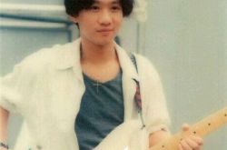 黄家驹卷发照独具特色 看一代偶像的凋零 