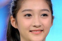 国民闺女关晓彤高考成绩曝光 被扒家底是艺术世家 