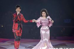 圣诞快乐徐小凤唱的歌是什么 揭秘她的富婆生活 