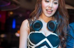 郭颖儿与男主图片贴身肉搏 《一路向西》曝香艳剧照 