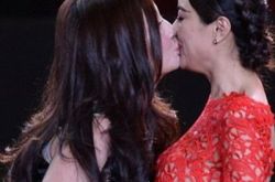 经纬与赵薇的关系怎么样？ 她们为什么亲起来了？ 